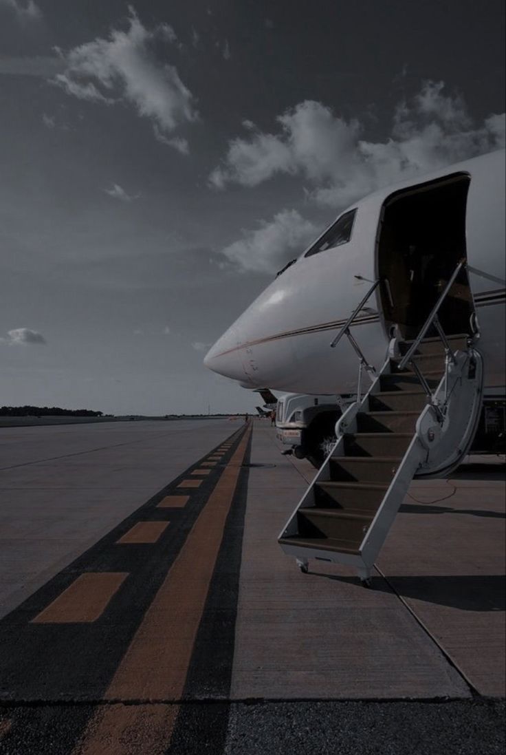 736x1097 Airport picture