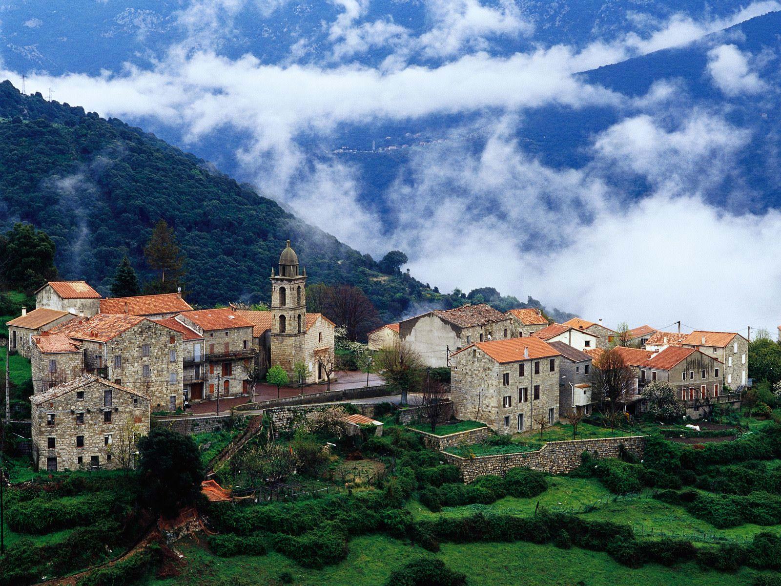 1600x1200 Village in Corsica (France) / 1600 x 1200 / Locality / Photography