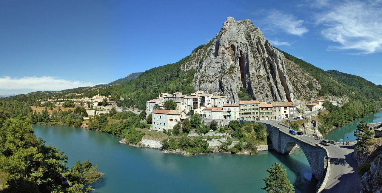1280x647 Sisteron, southern France