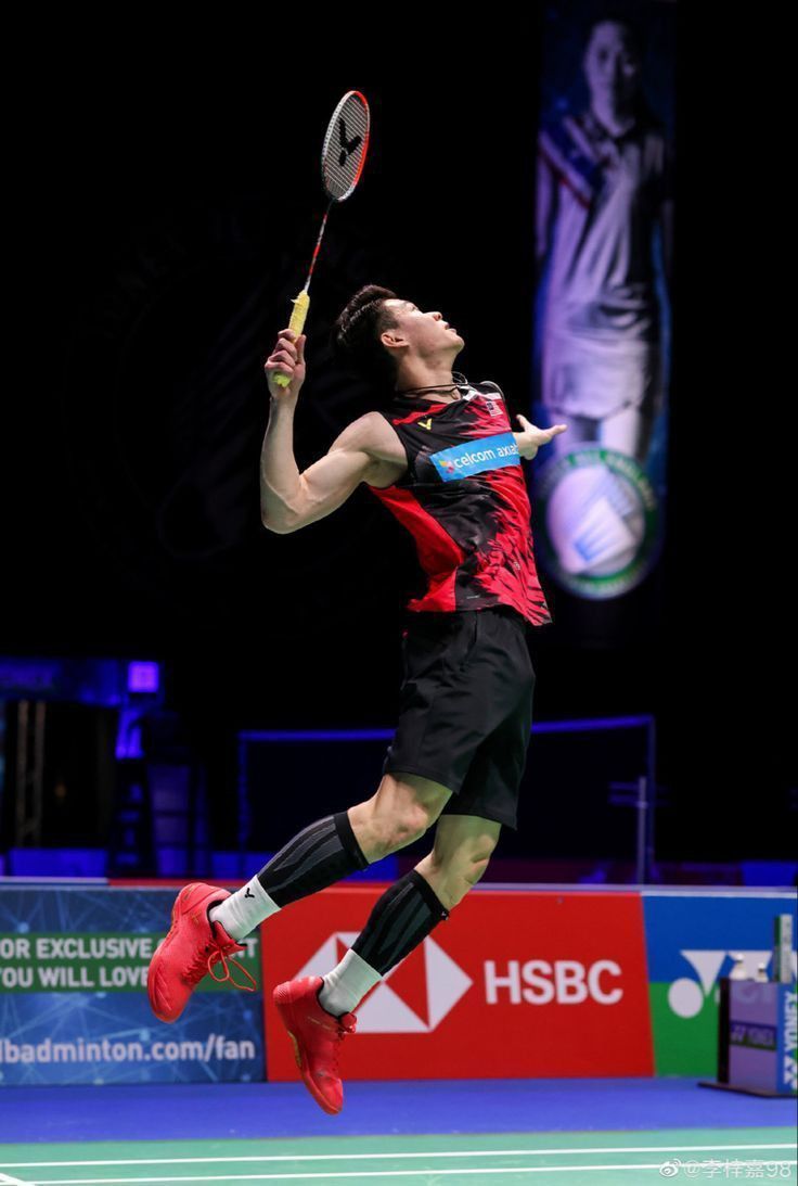 736x1093 Badminton smash