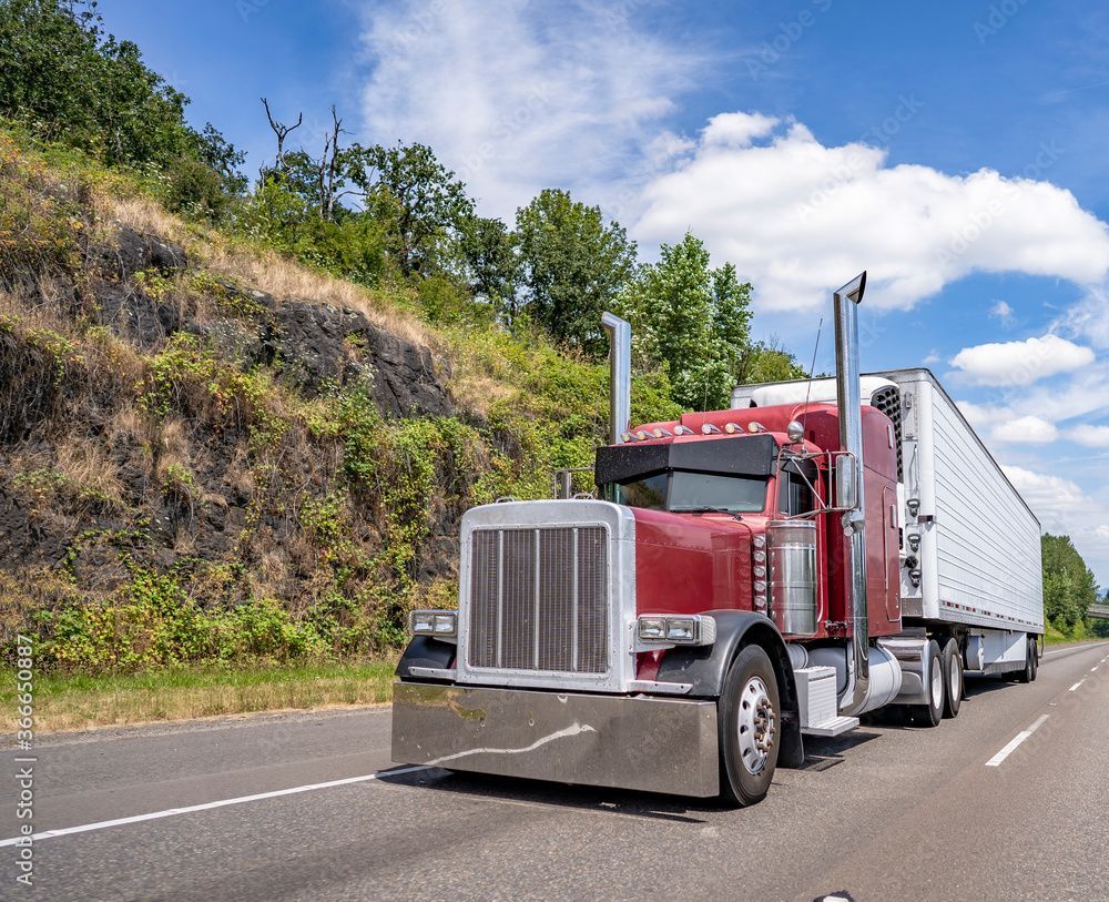 1000x813 Big rig classic dark red semi truck