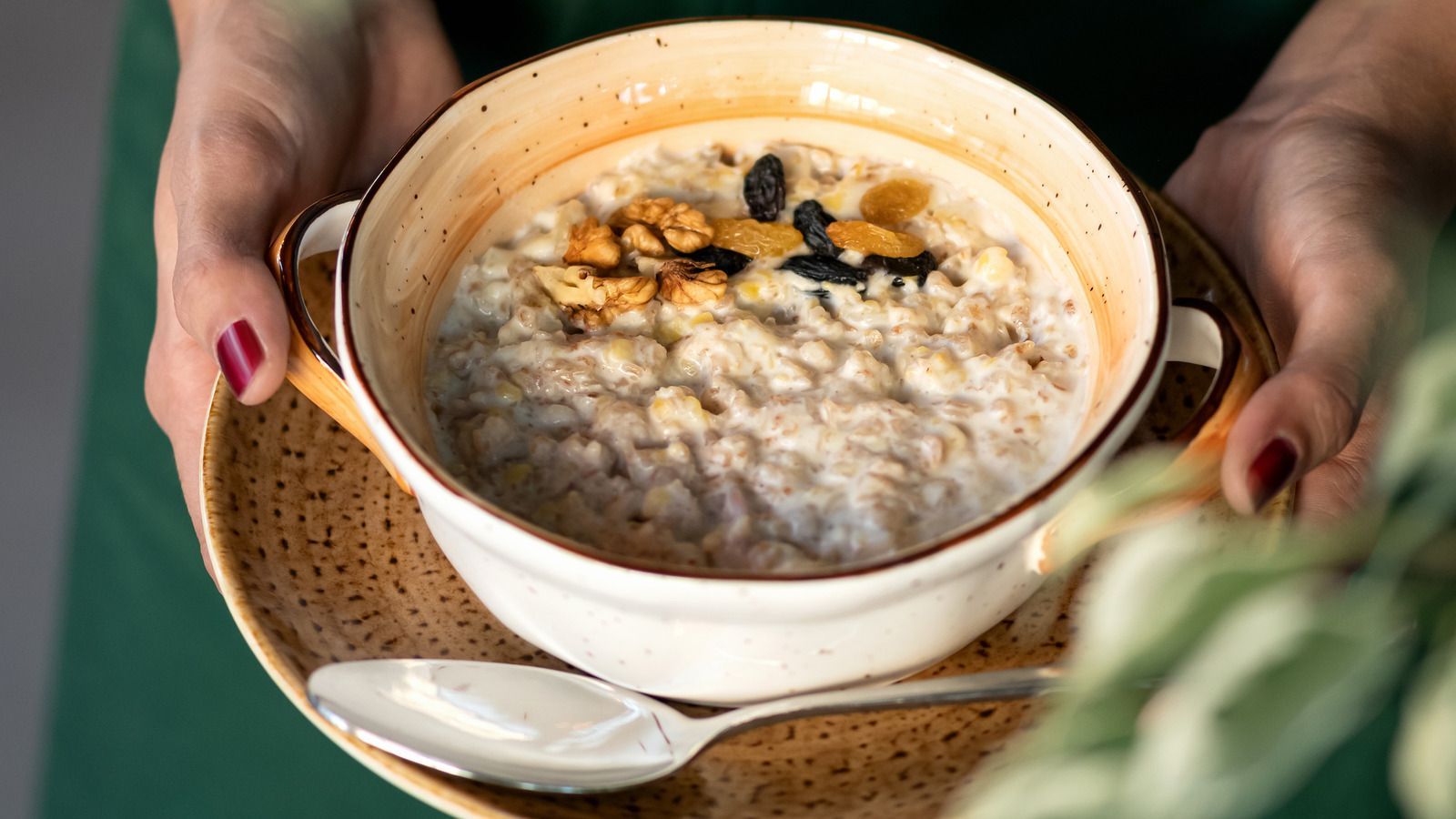 1600x900 The Difference Between Oats And Oatmeal