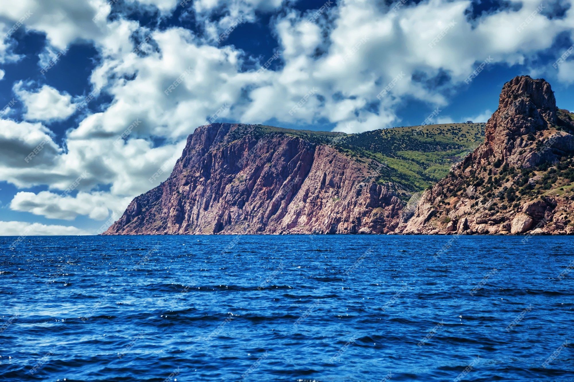 2000x1333 clear sunny weather. sea waves