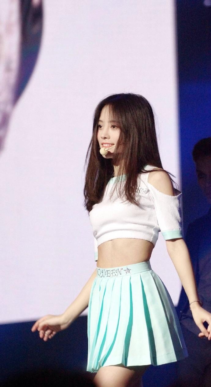 690x1261 Ju Jingyi Wallpaper