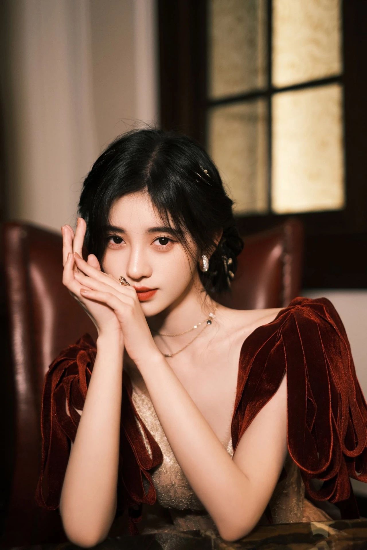1280x1920 Ju Jingyi wallpaper: pink gold dress