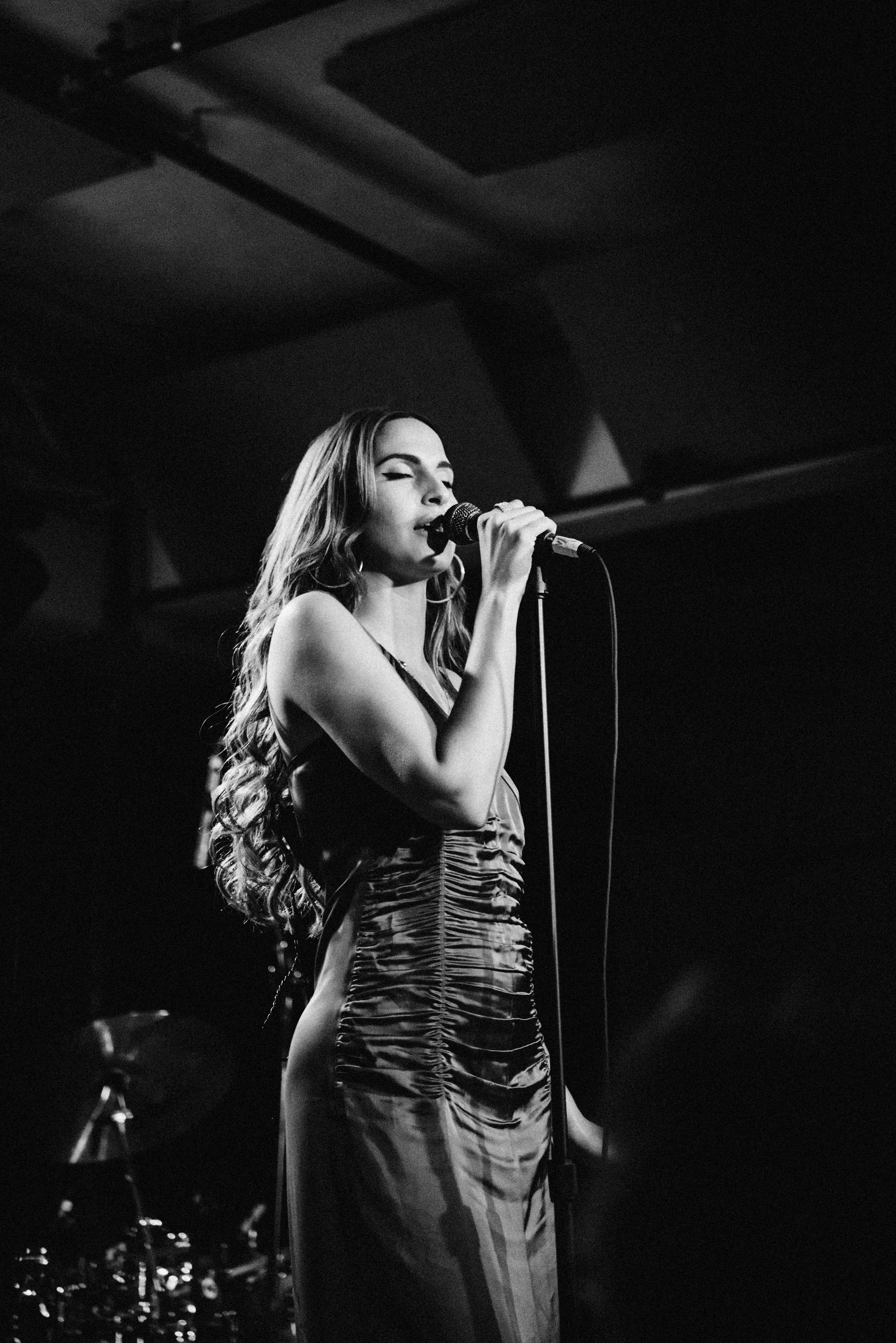 3731x5589 Snoh Aalegra Wallpaper