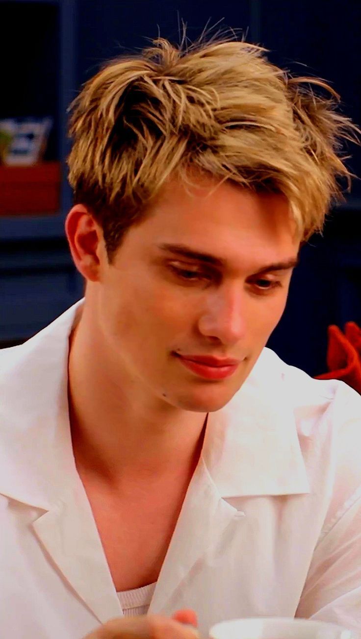 736x1304 Nicholas Galitzine (Henry) RWRB