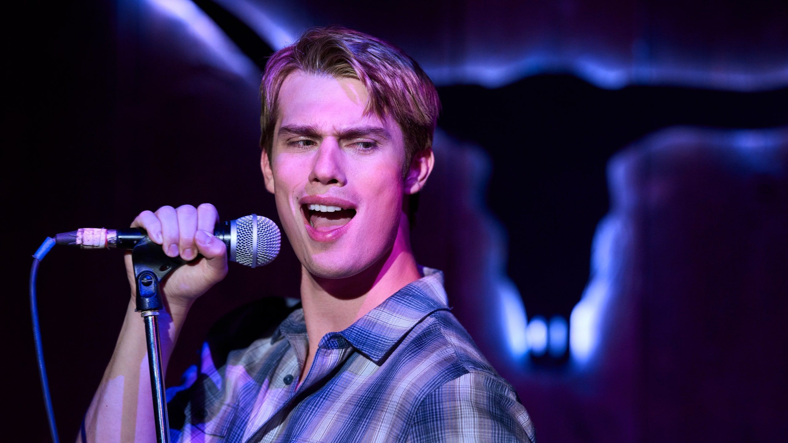 2560x1440 Royal Blue Star Nicholas Galitzine