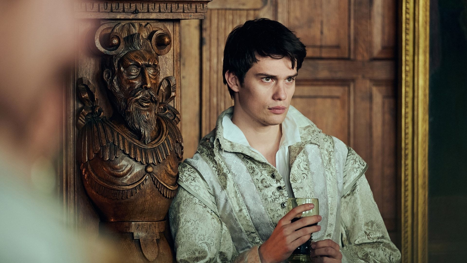 1920x1080 Julianne Moore and Nicholas Galitzine