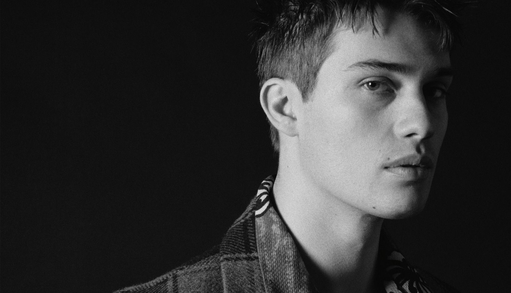 1634x938 Nicholas Galiztine is a Prince Charming