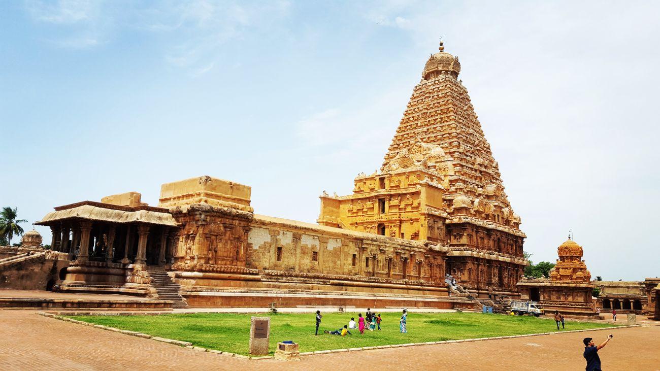 1300x731 Thanjavur Temple Wallpaper