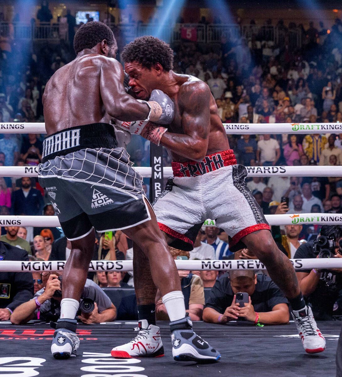 1089x1200 Terence Crawford dominates Errol Spence