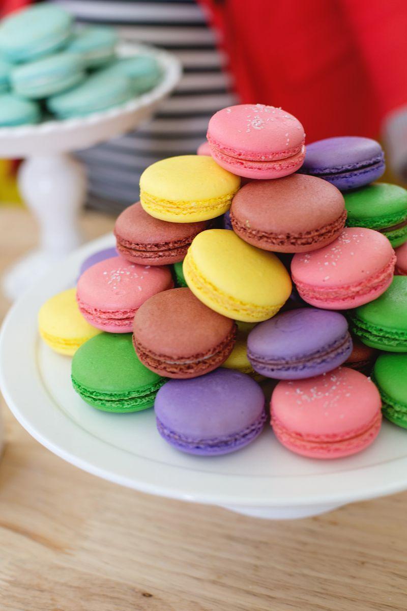 800x1200 French Macaroons Wallpaper