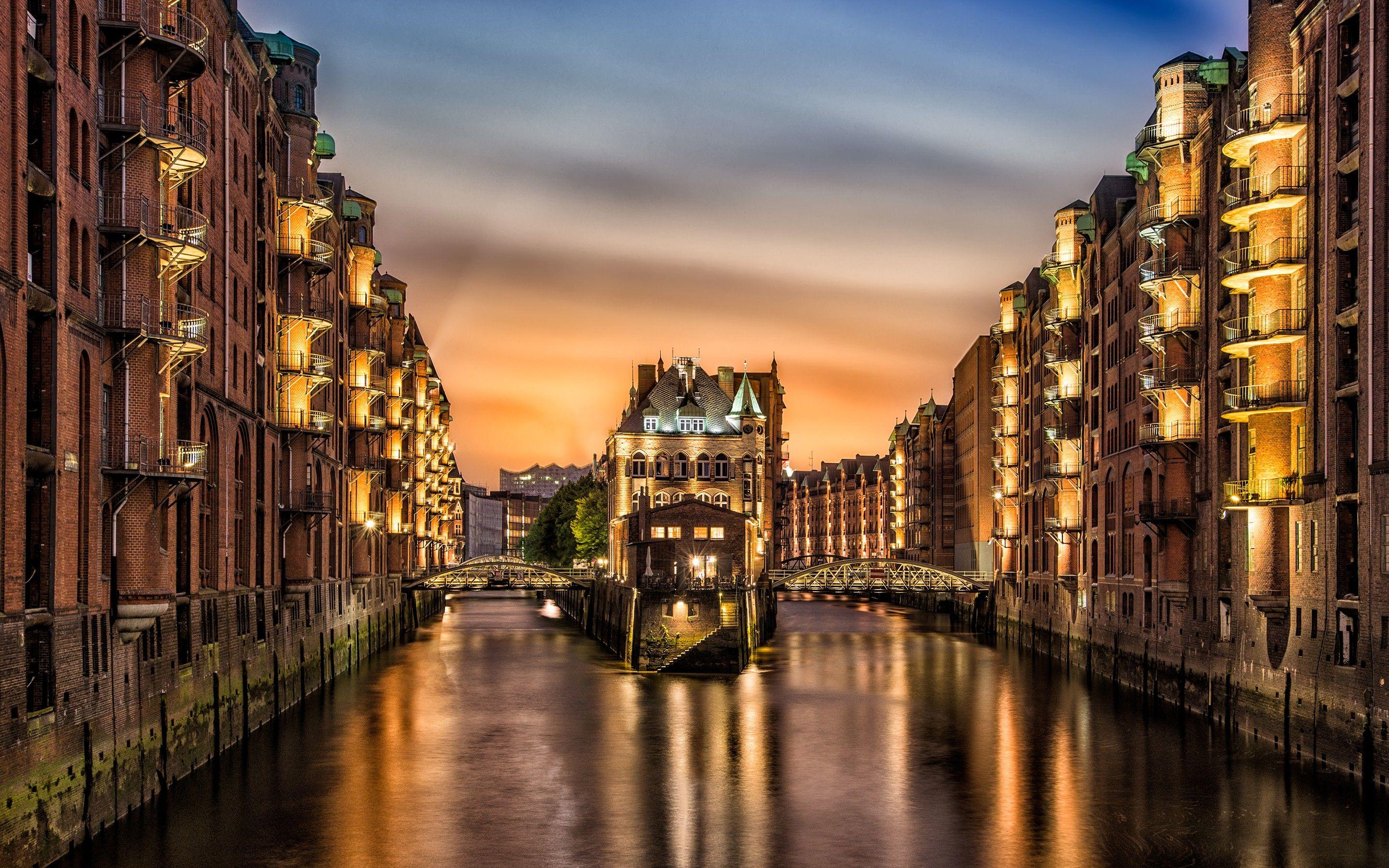 2880x1800 Germany City Hamburg at Night Wallpaper