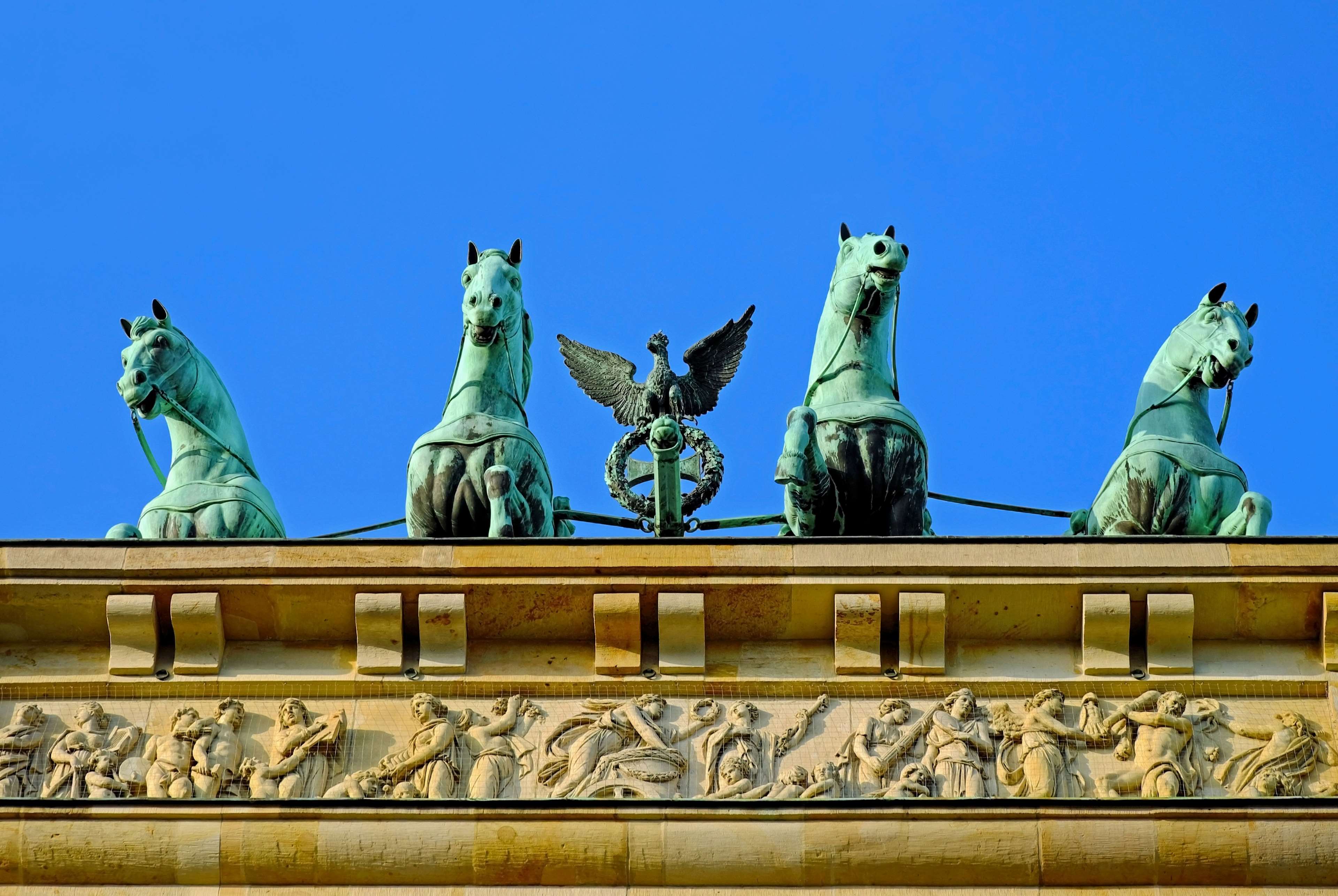 3840x2572 berlin, brandenburg gate, chariot, city, draft