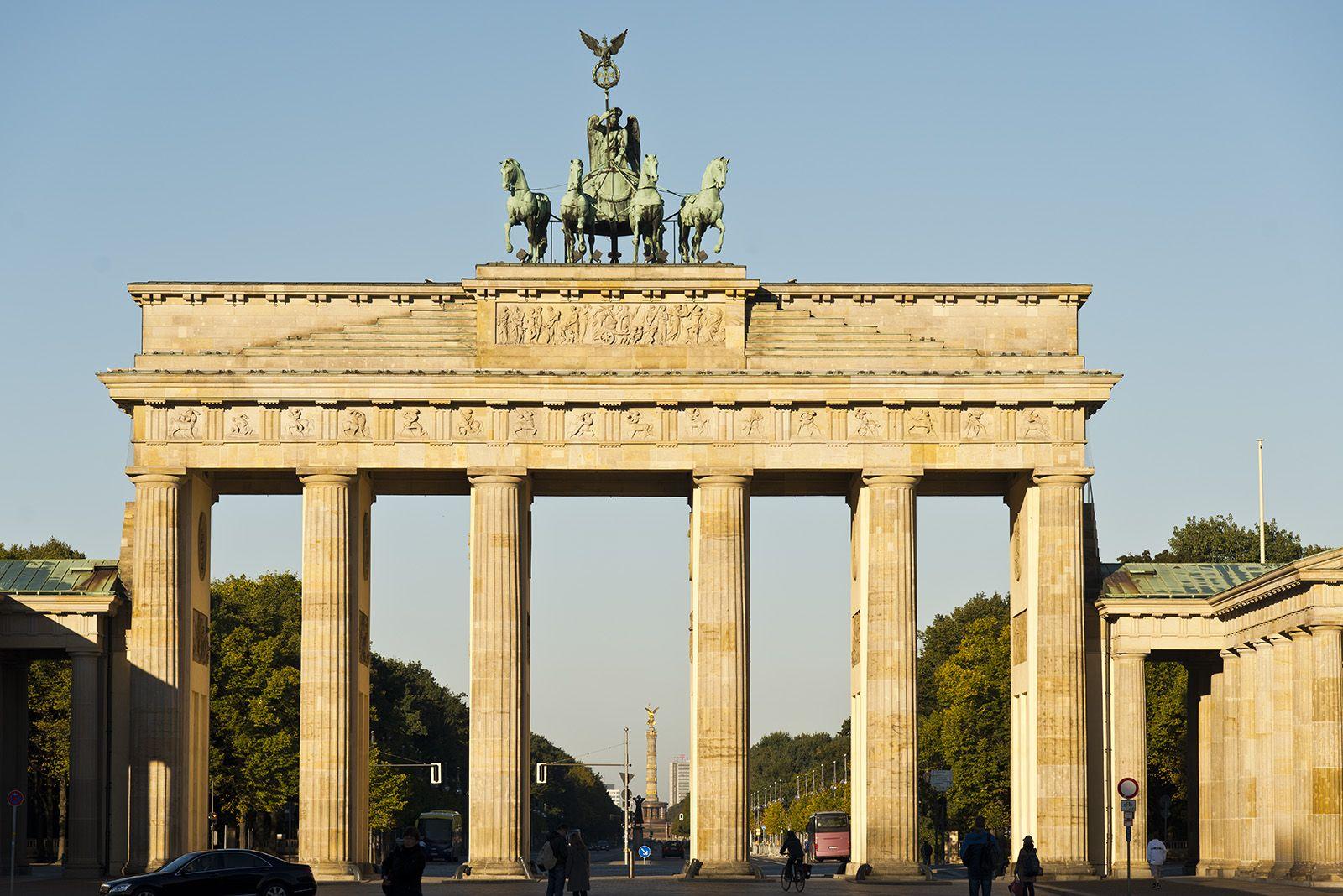1600x1068 Brandenburg gate, Germany Wallpaper