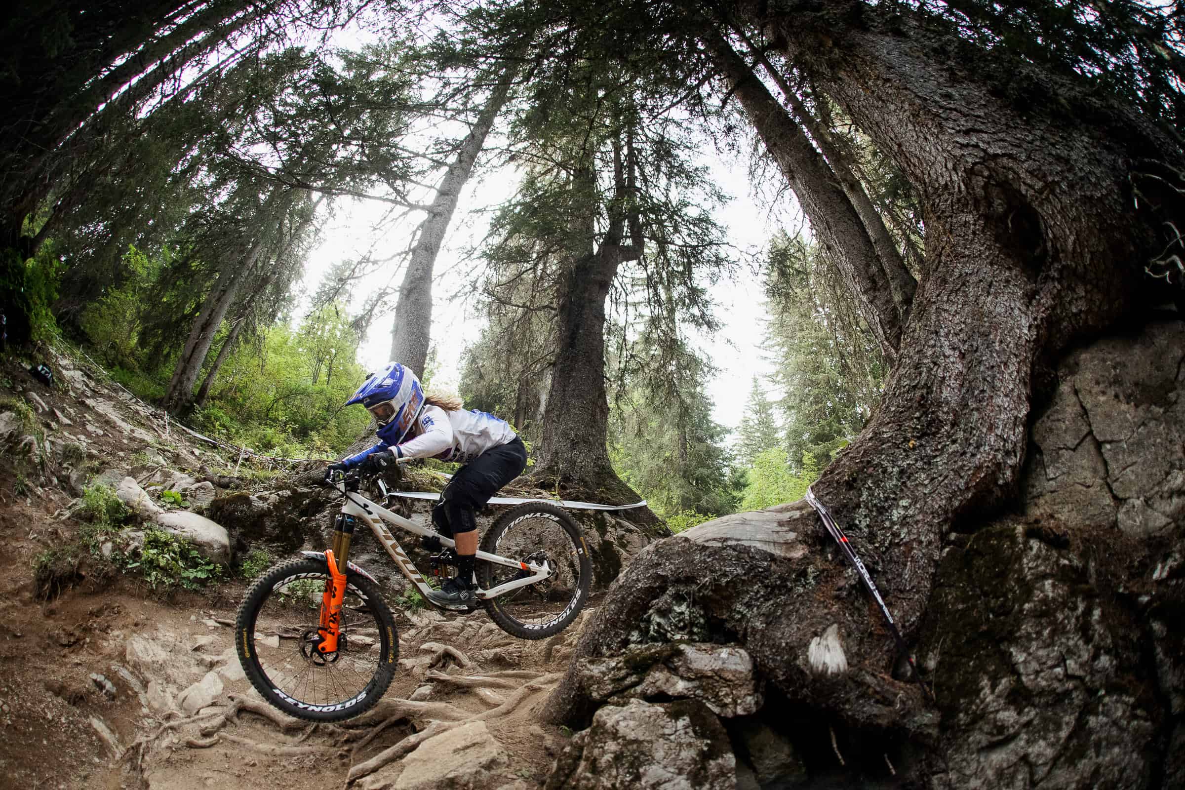2400x1600 UCI Mountain Bike World Series. CHÂTEL