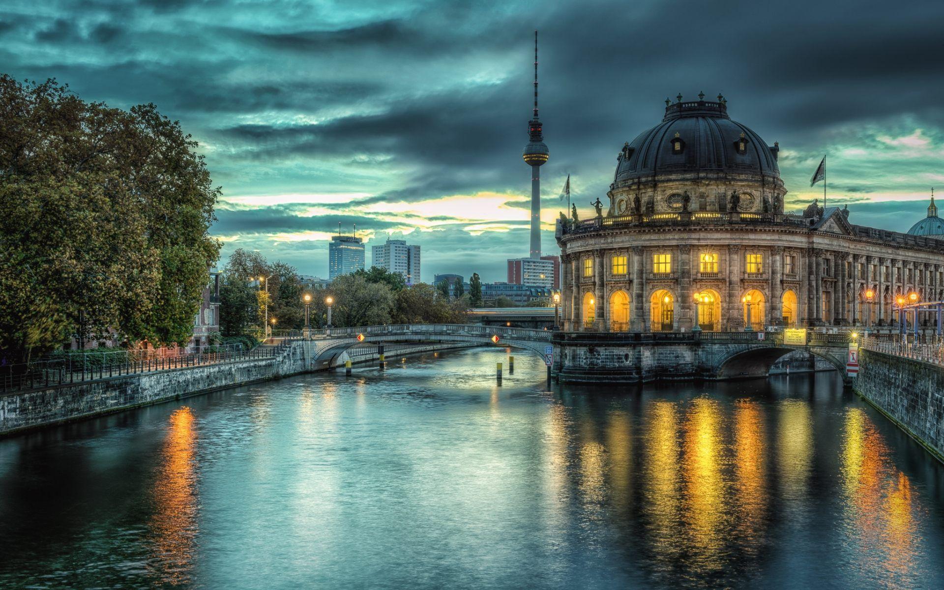 1920x1200 Berlin Wallpaper HD Free download