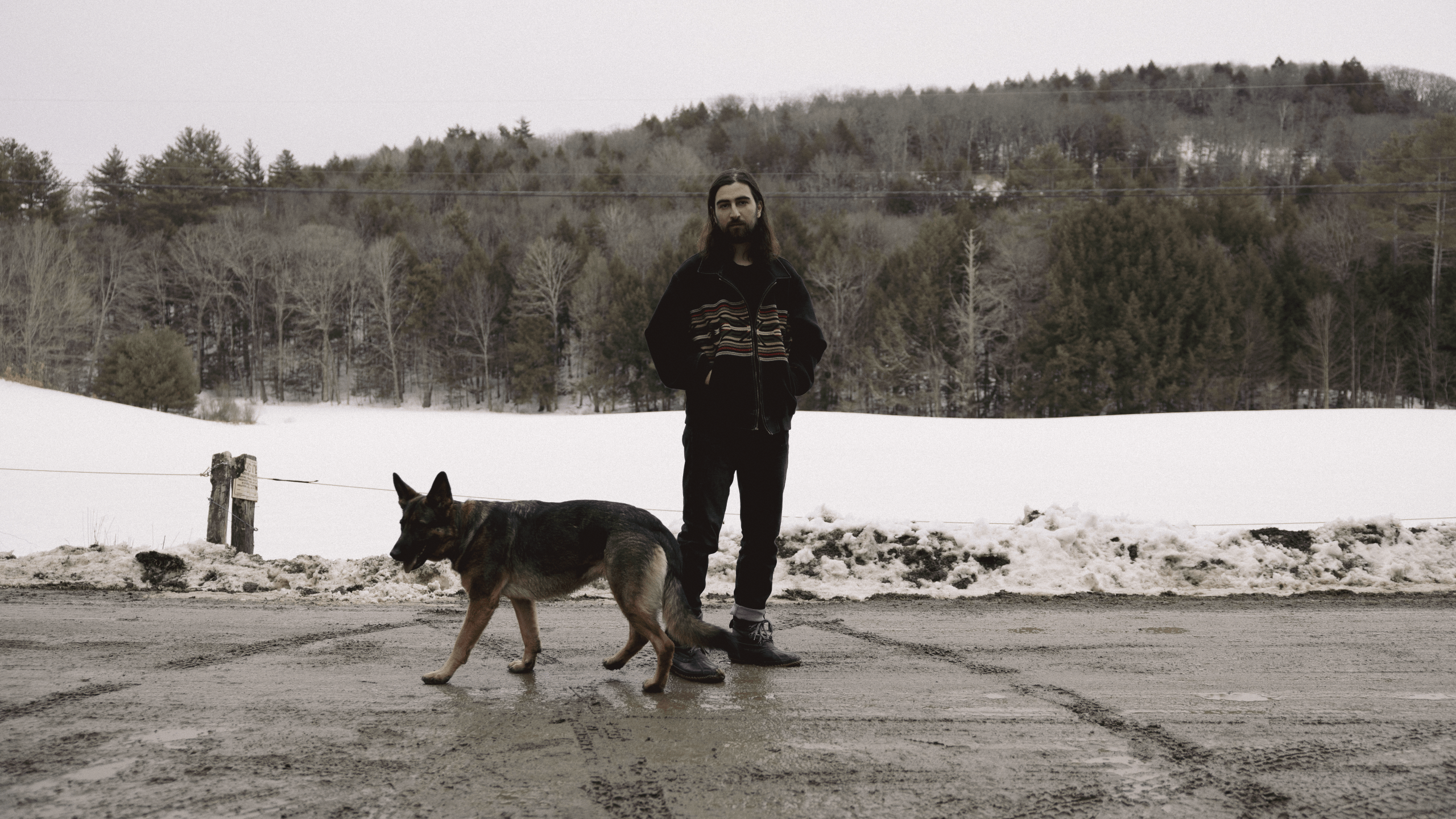 2560x1440 Noah Kahan bringing 'Stick Season Fall