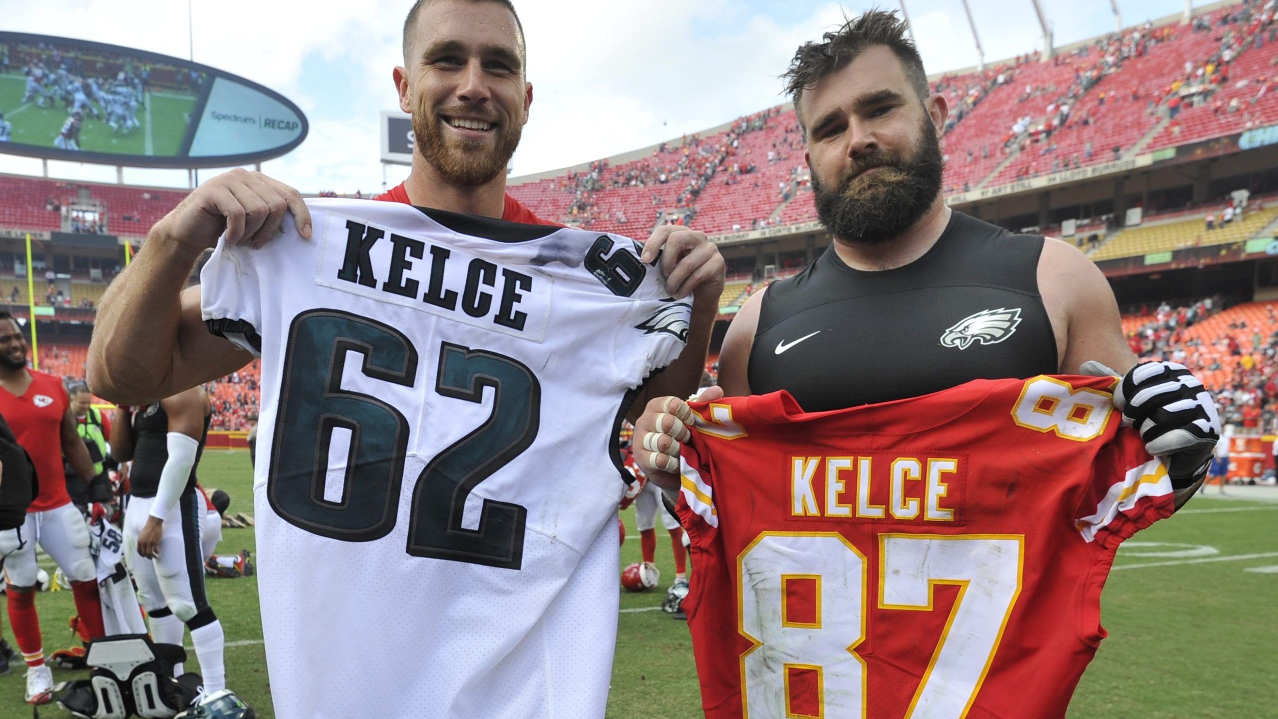 2560x1440 Travis Kelce, Jason Kelce making