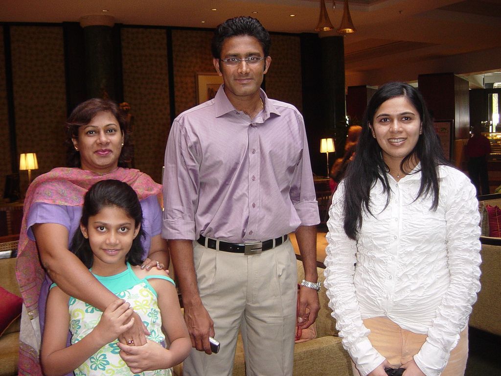 1024x768 Kumble and
