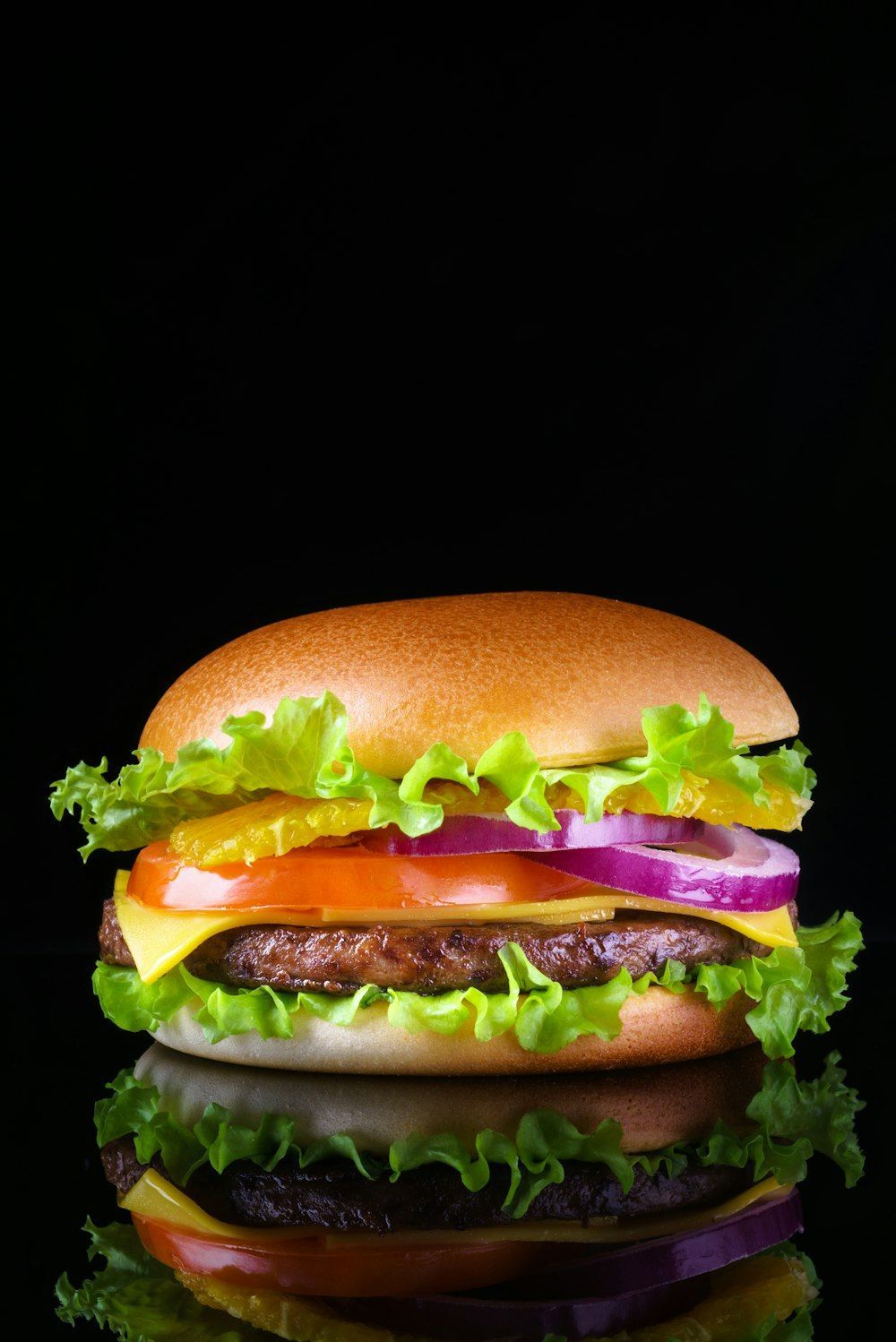 1000x1498 Burger with lettuce and tomato photo