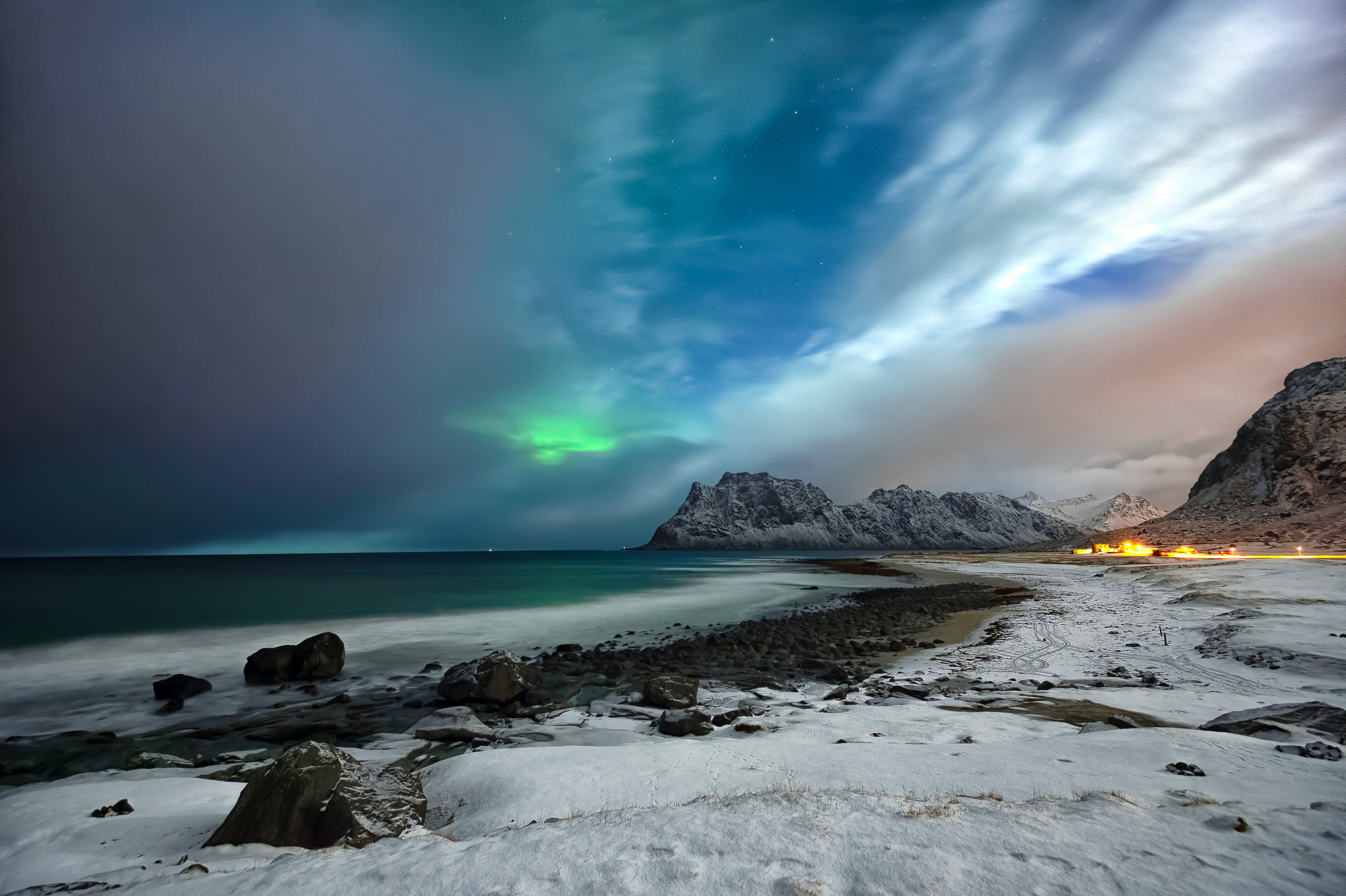 4928x3280 Winter beach with a brewing lady Aurora