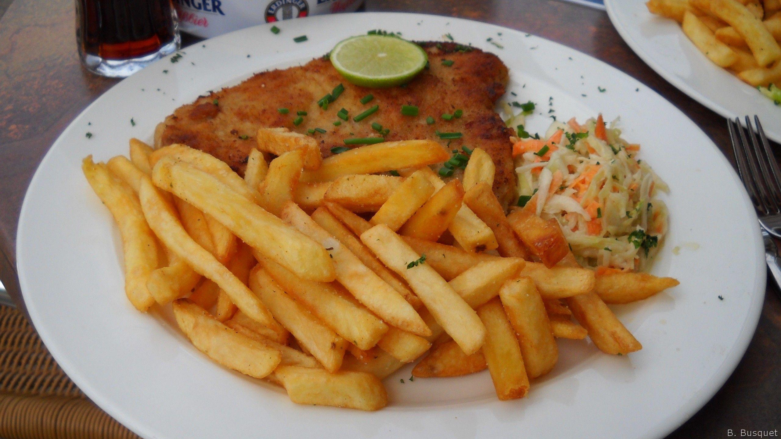 2560x1440 Schnitzel and french fries