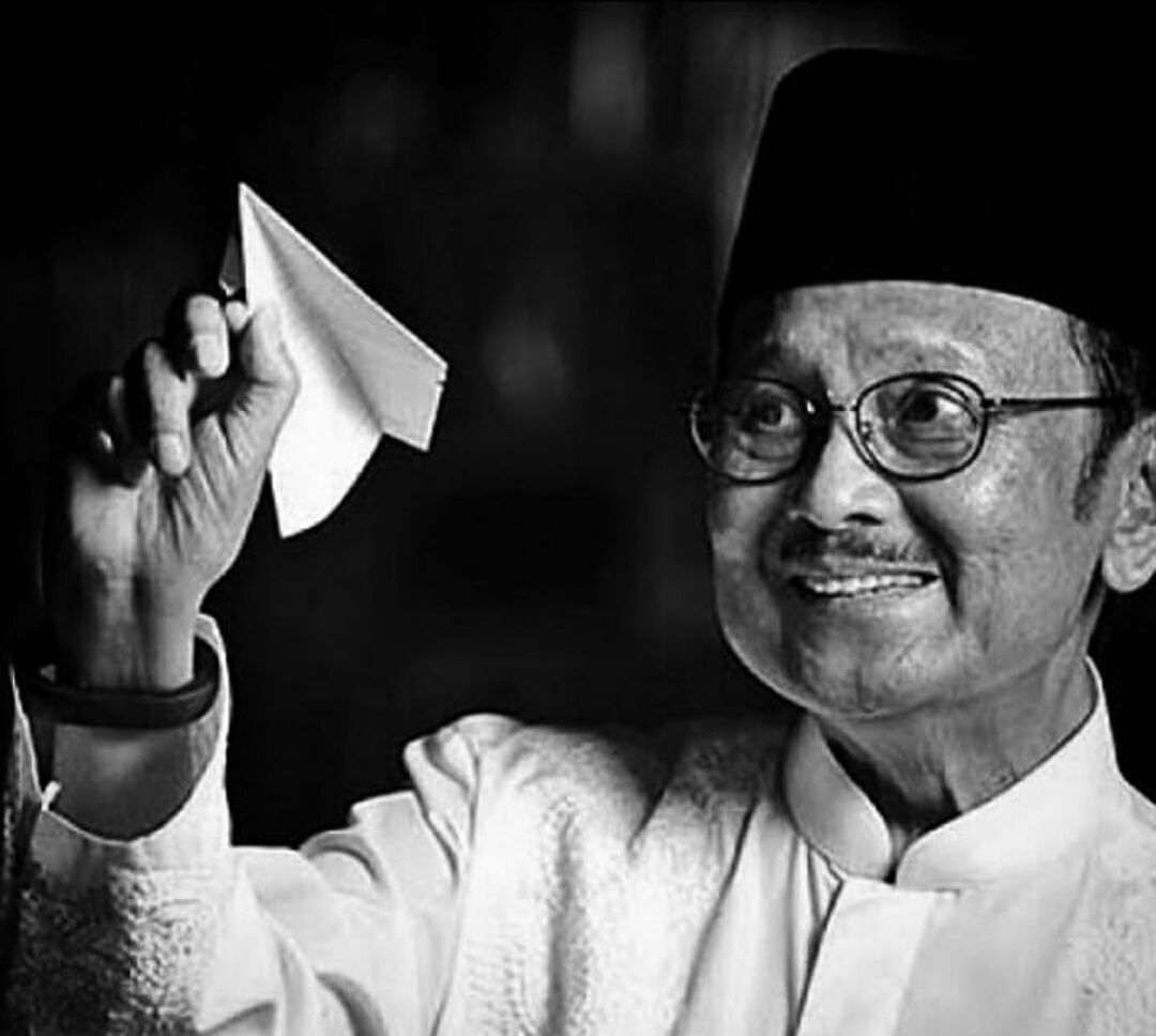 B. J. Habibie Wallpapers - Top Free B. J. Habibie Backgrounds ...