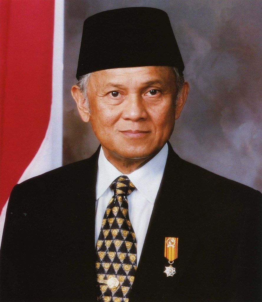889x1024 B. J. Habibie Wallpaper