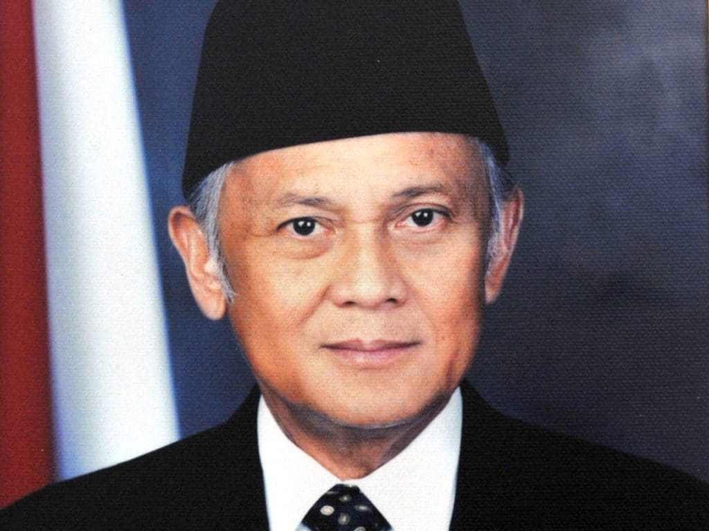 1024x768 Spy on a leash in Indonesia informing