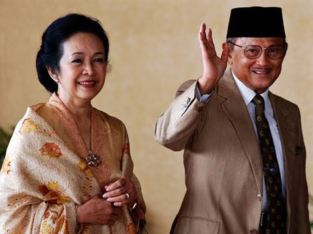 1024x768 Berbusana Anggun dan Cantik ala Ainun