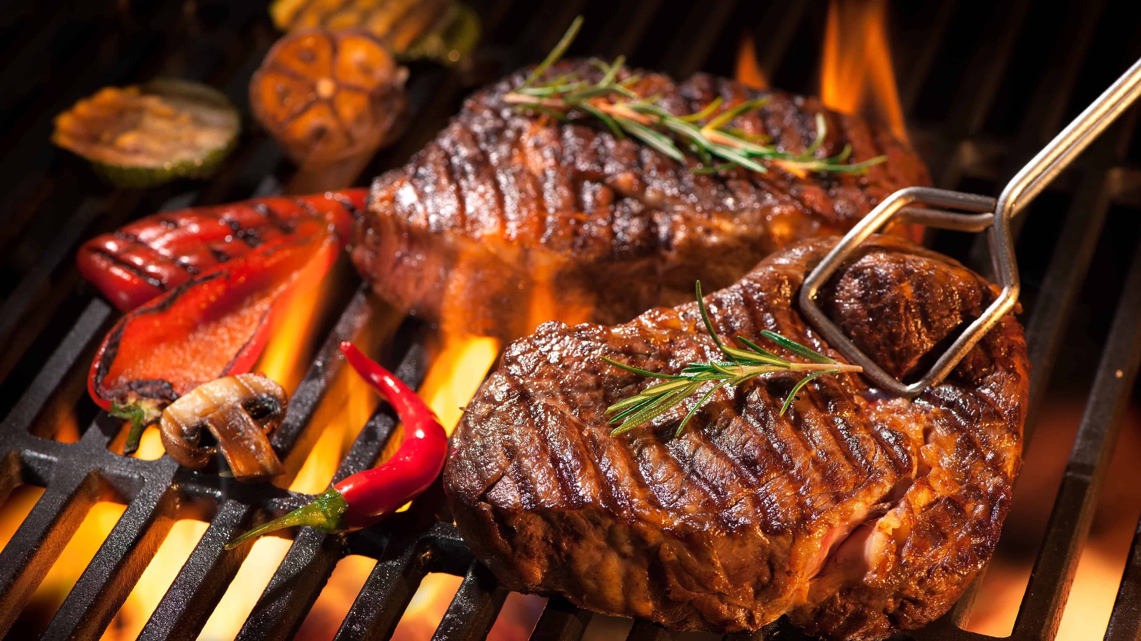3840x2160 Grilling Wallpaper