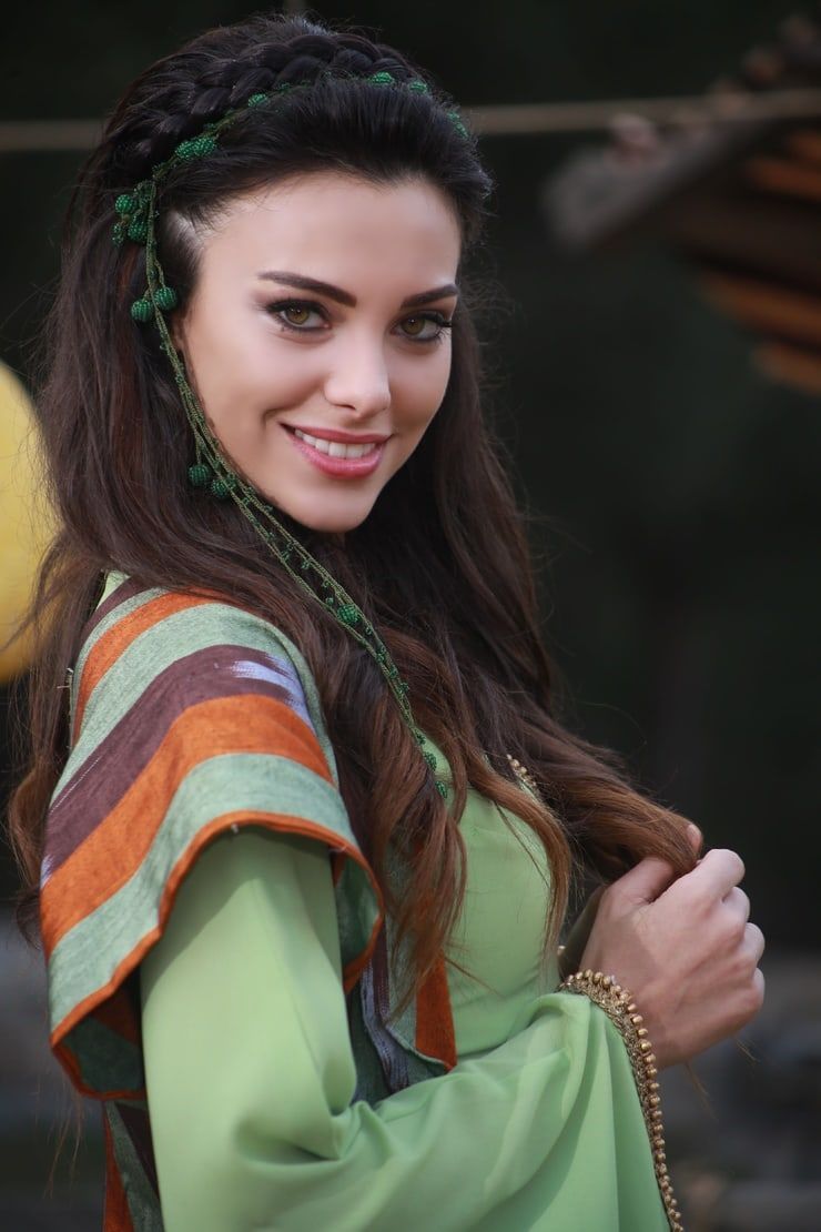 740x1110 Turkish Girls Wallpaper