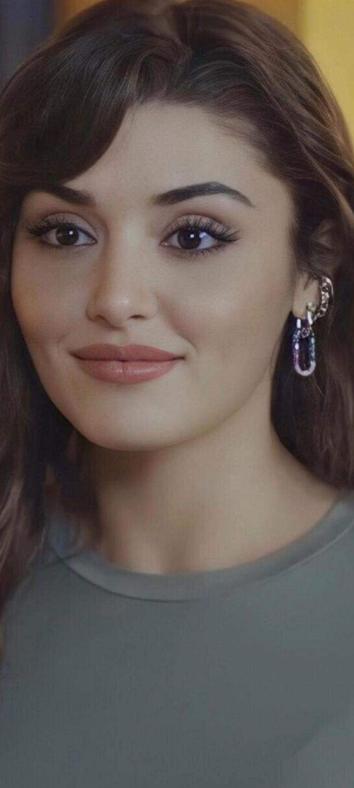 720x1600 Turkish Actress Hande Ercel HD