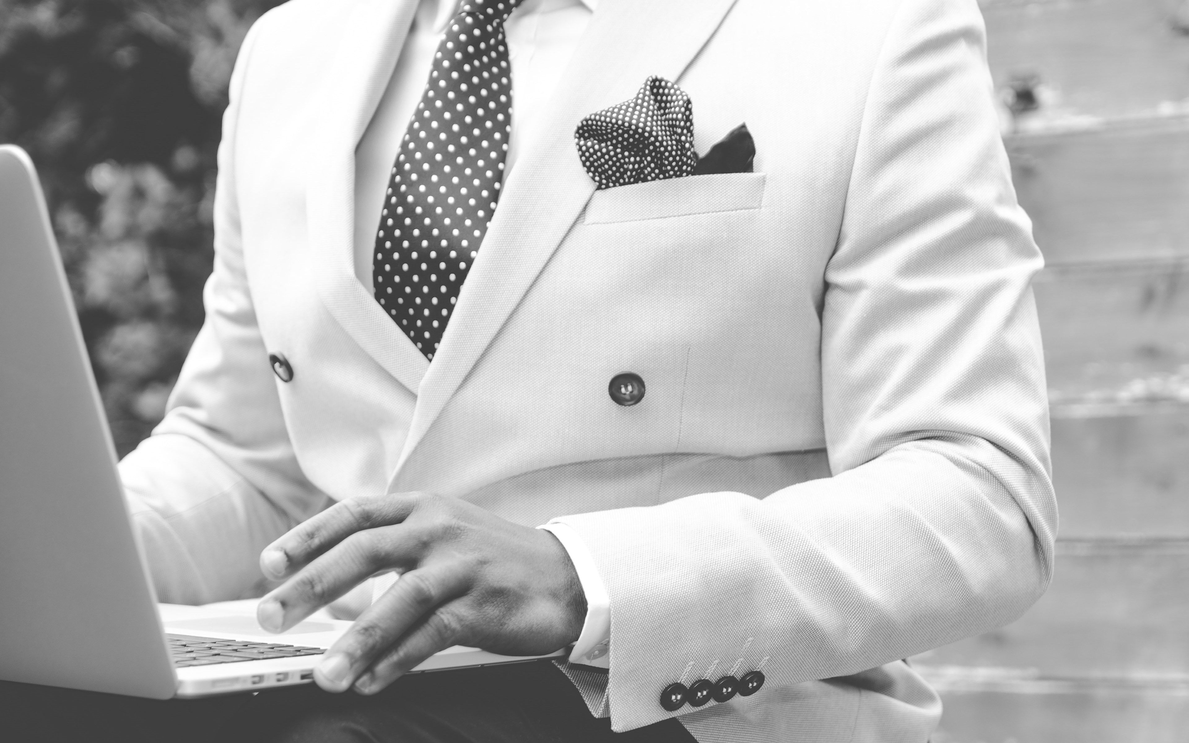 3840x2400 Stylish man with his lapx2400