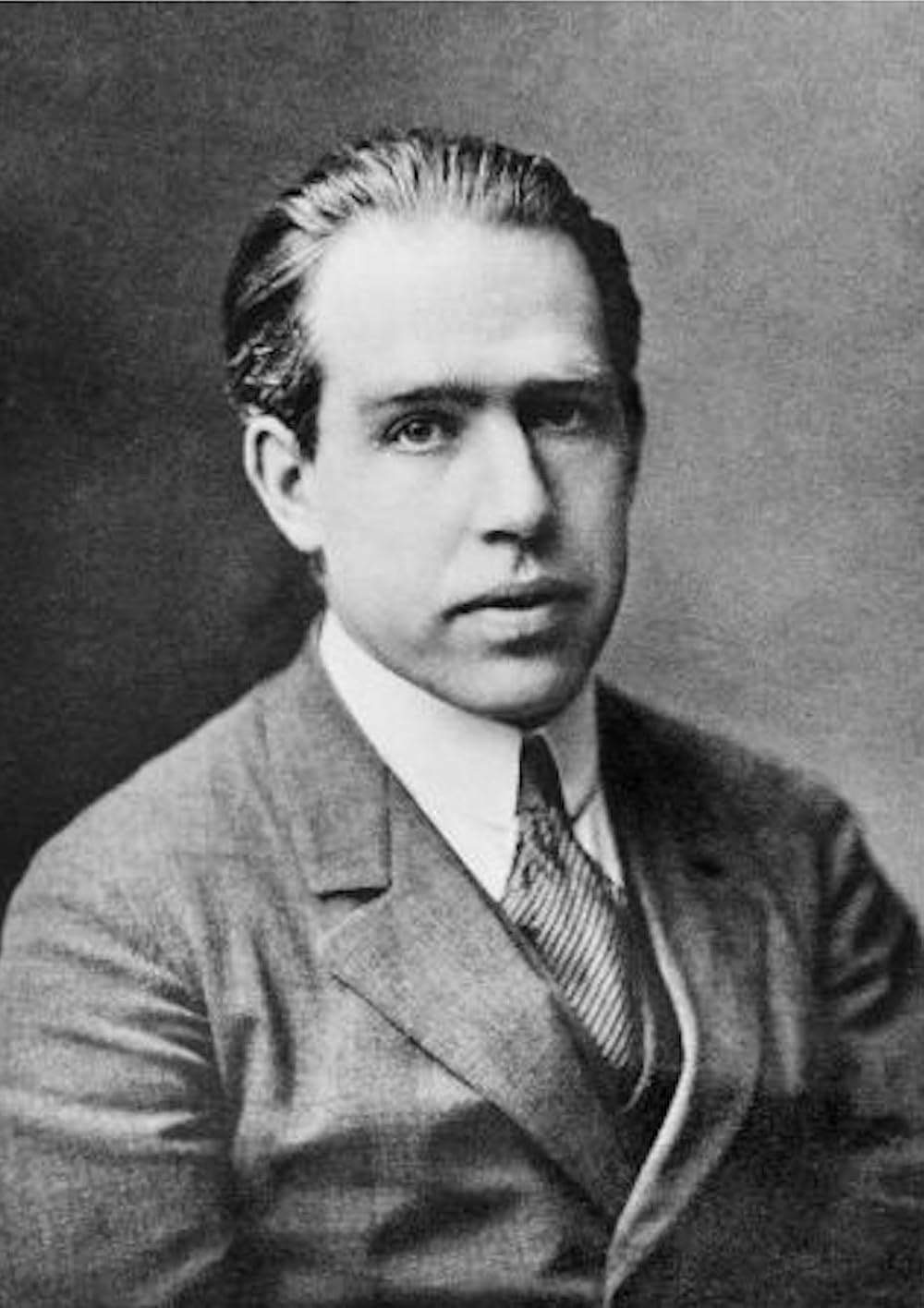 1000x1416 Niels Bohr