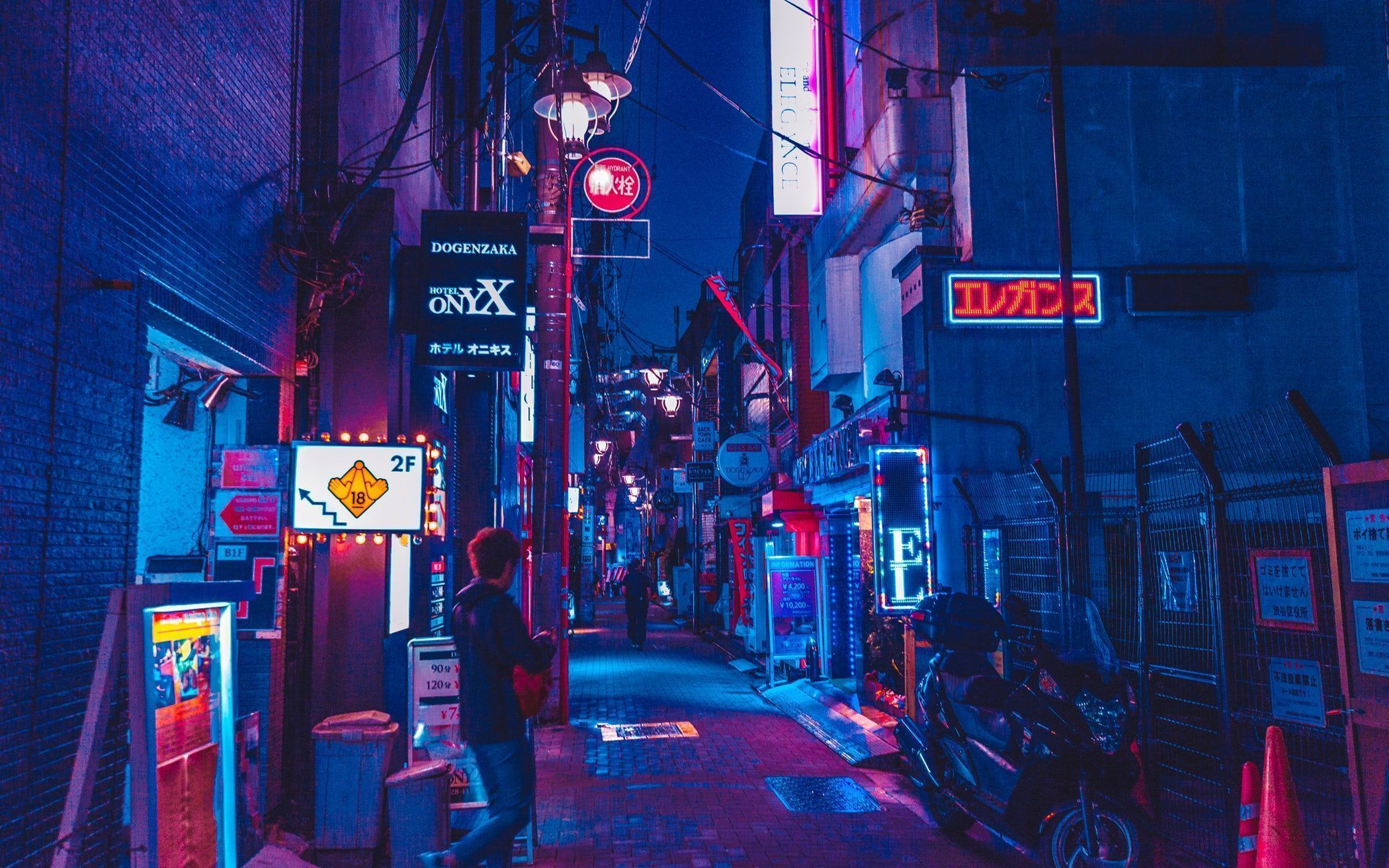 2100x1313 Aesthetic Japanese Nightlife Wallpaper