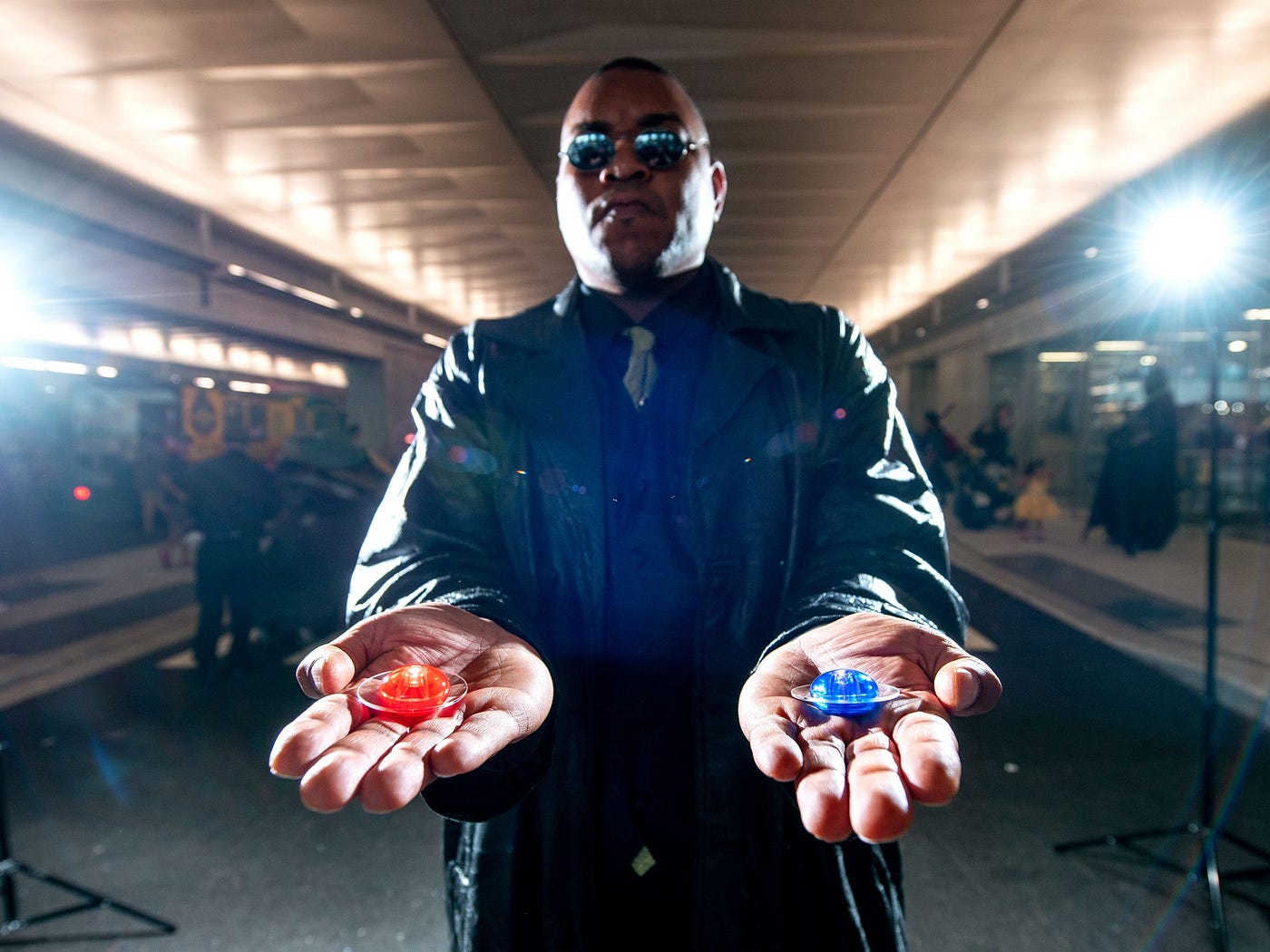1400x1050 Puzzle : red pill or blue pill?