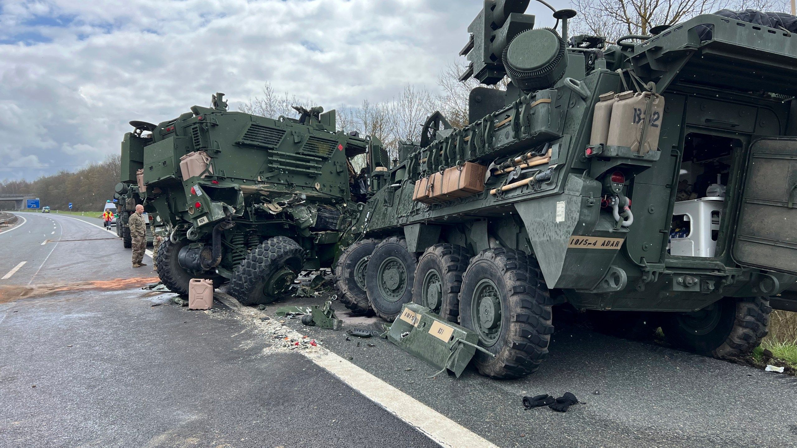 2560x1440 soldiers hurt in military vehicle