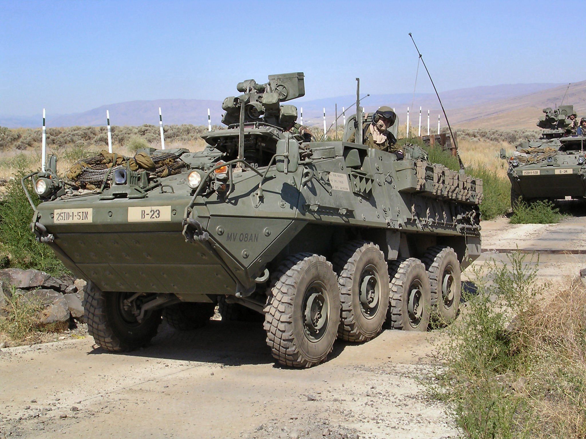 2048x1536 Picture Military vehicle armoured