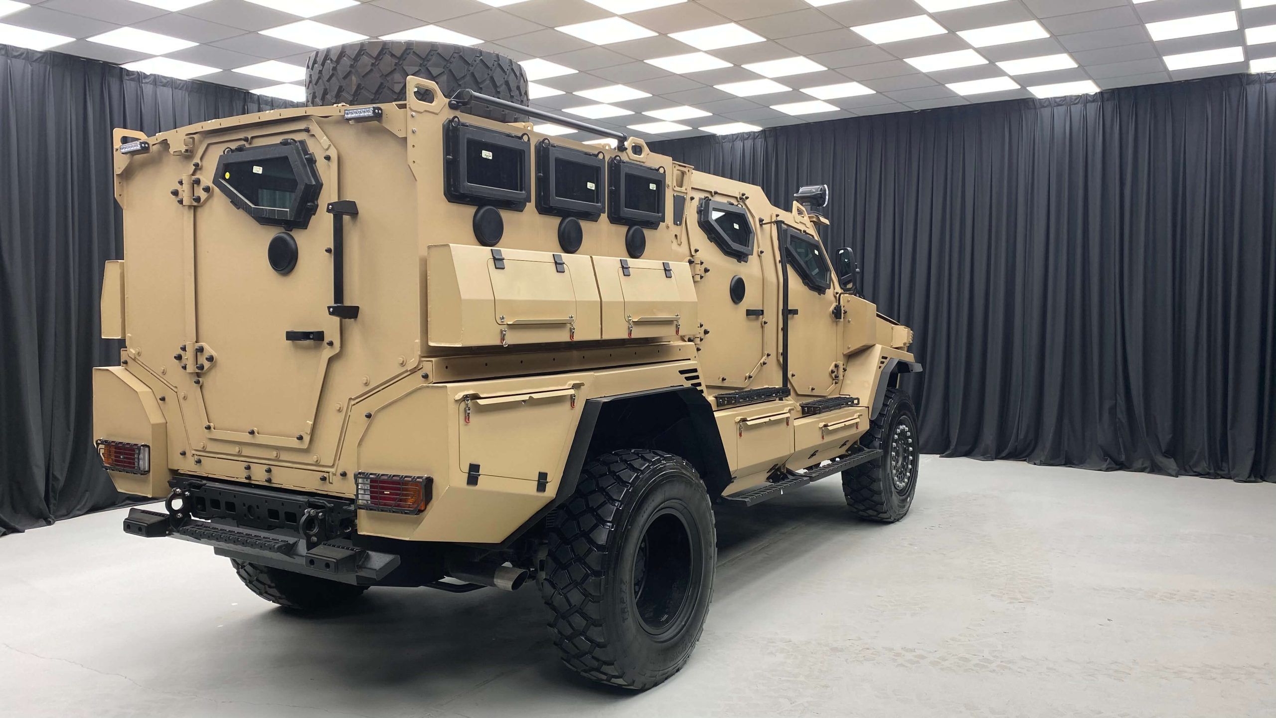 2560x1440 BATT UMG Armored Military Vehicle