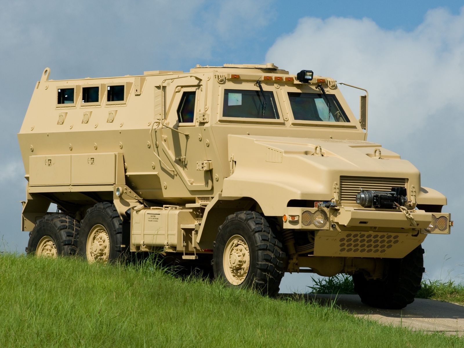 1600x1200 Photo Military vehicle military