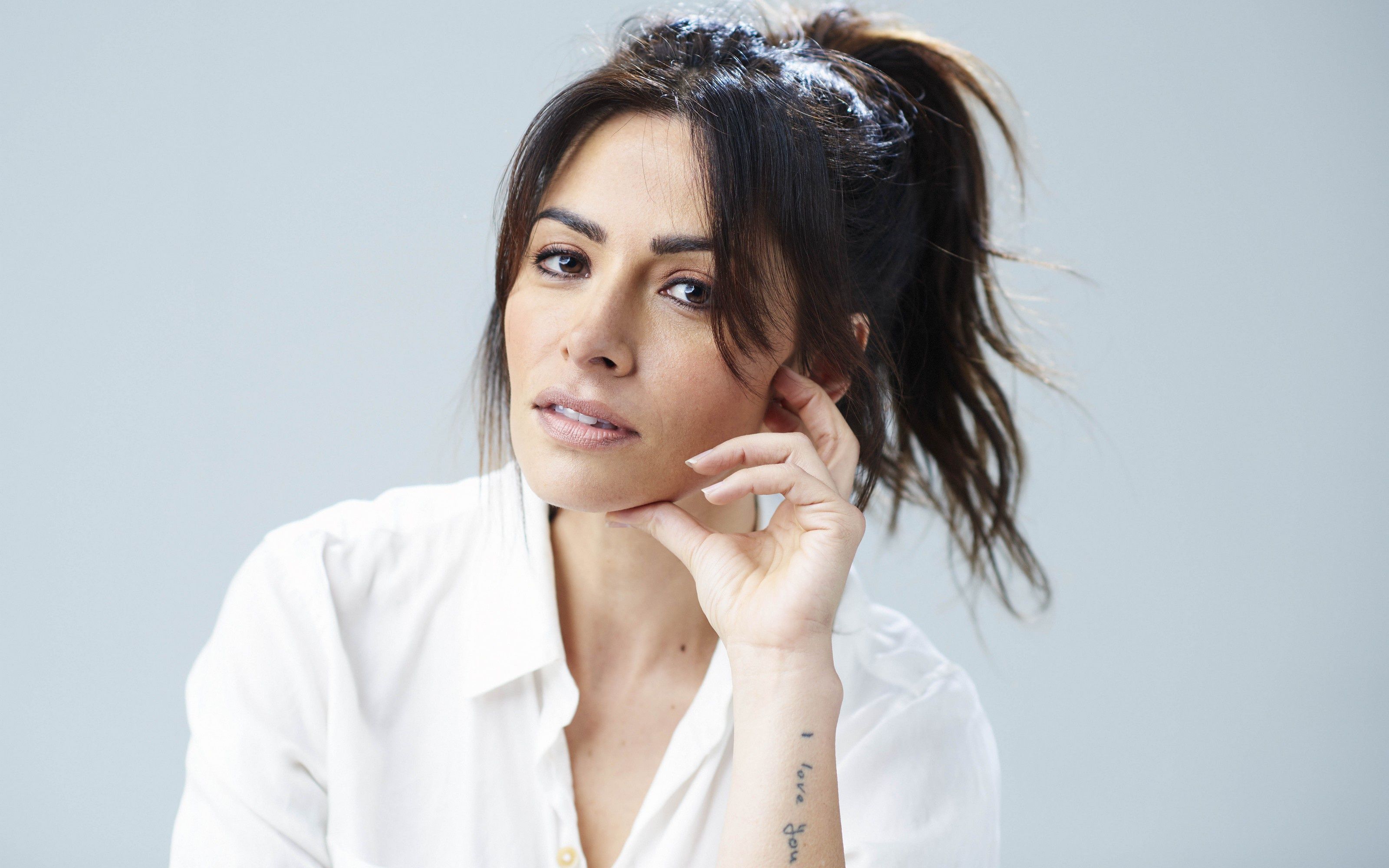 3200x2000 Women Sarah Shahi HD Wallpaper