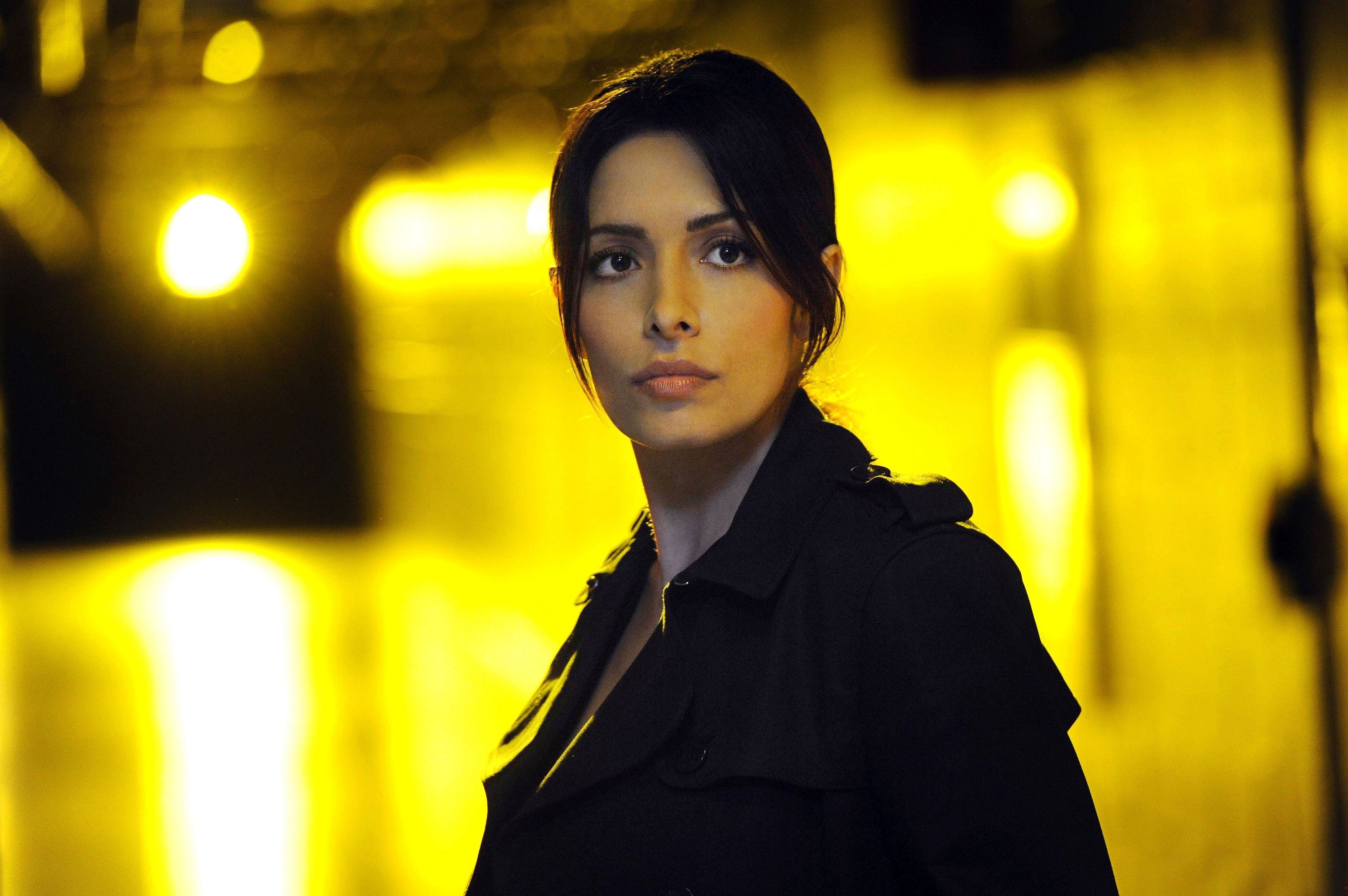 4300x2861 Sarah Shahi Wallpaper, Phone