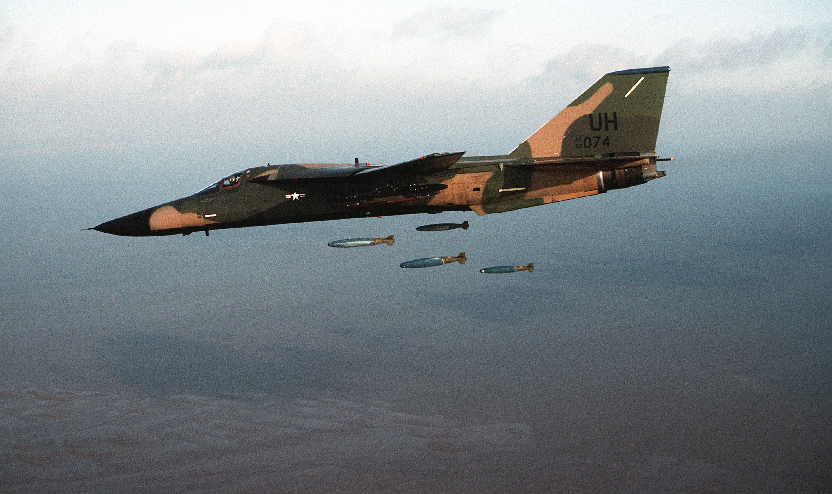 2830x1680 Military General Dynamics F 111
