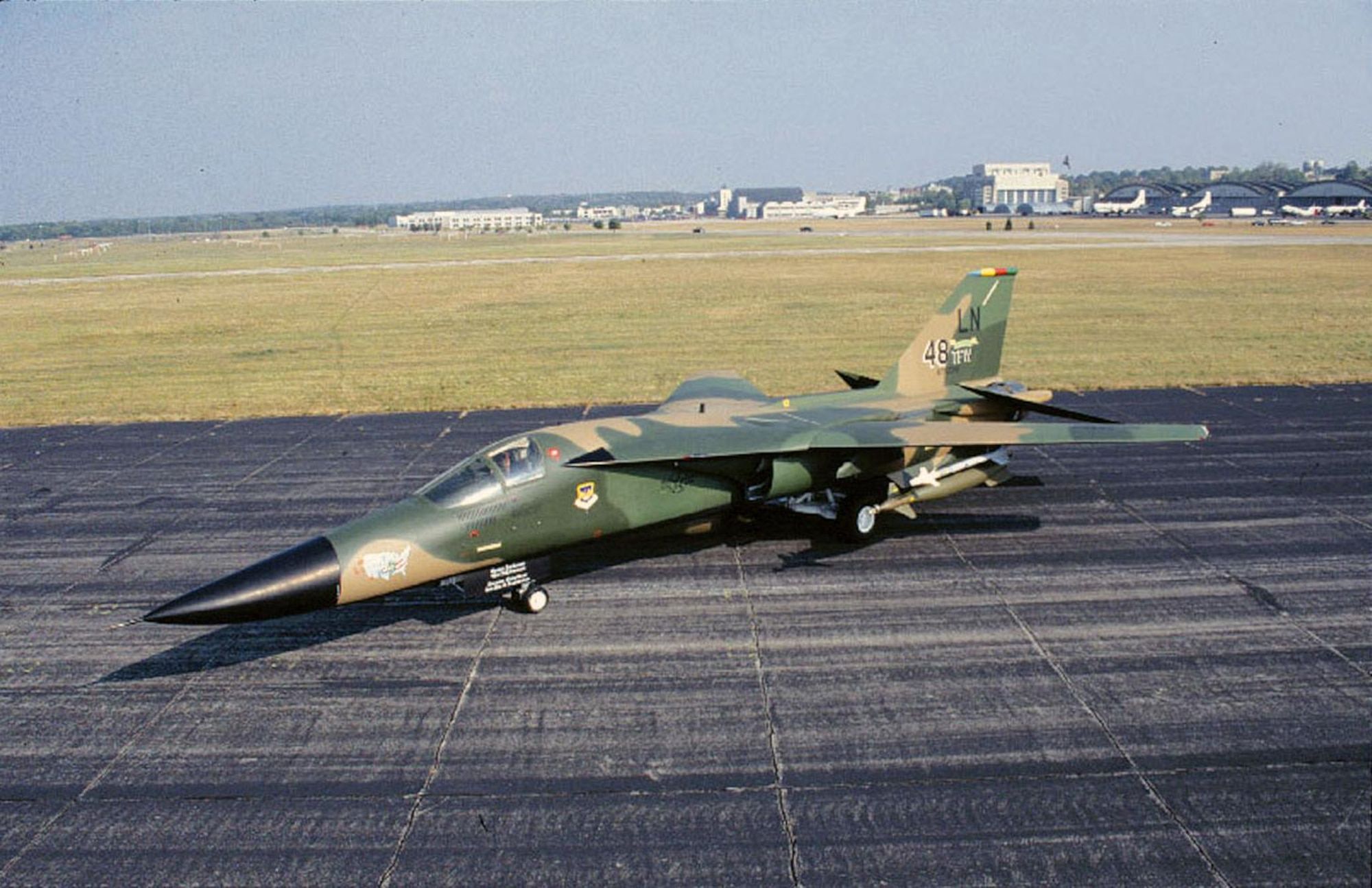 2000x1295 General Dynamics F 111F Aardvark