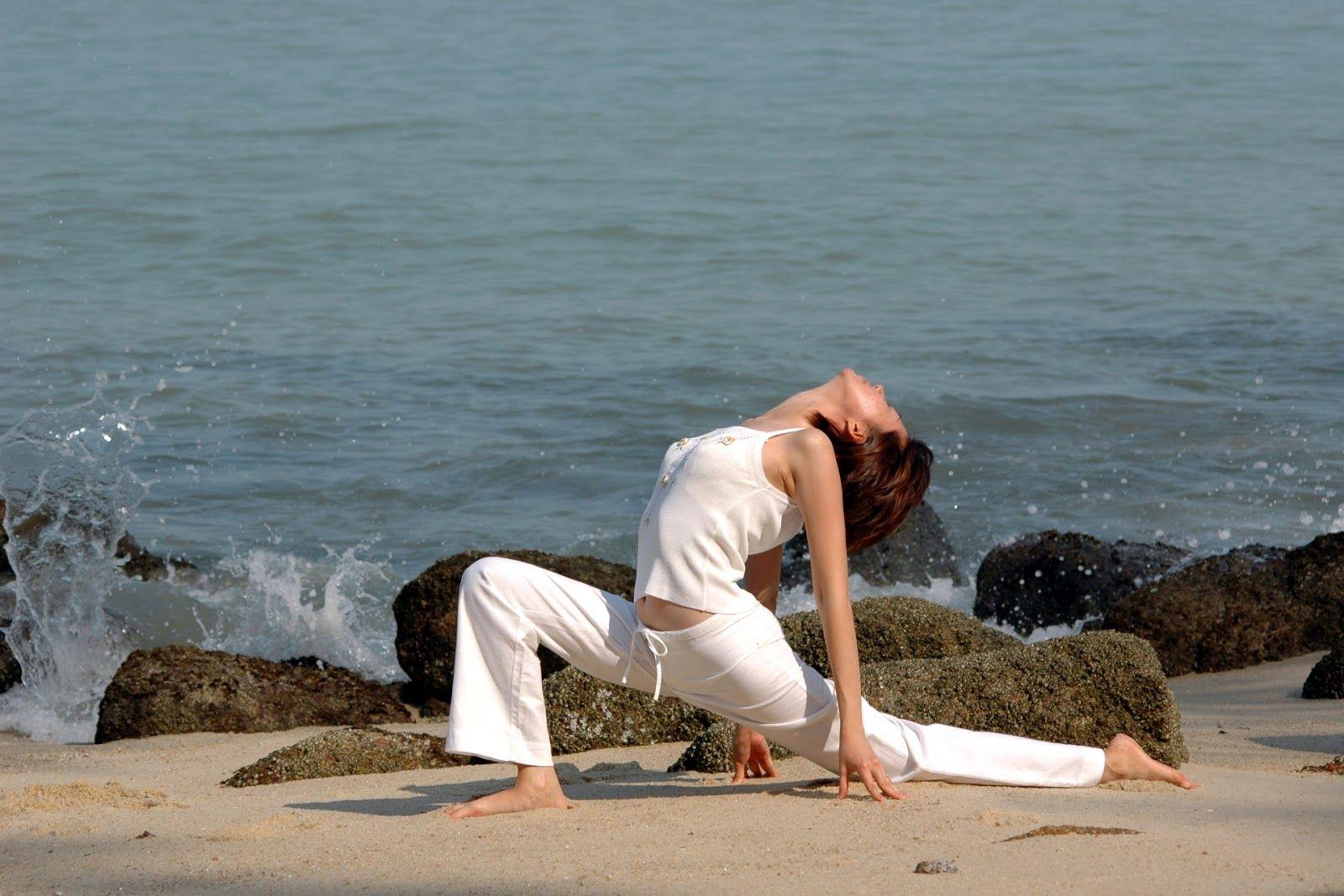1600x1067 Yoga on the Beach