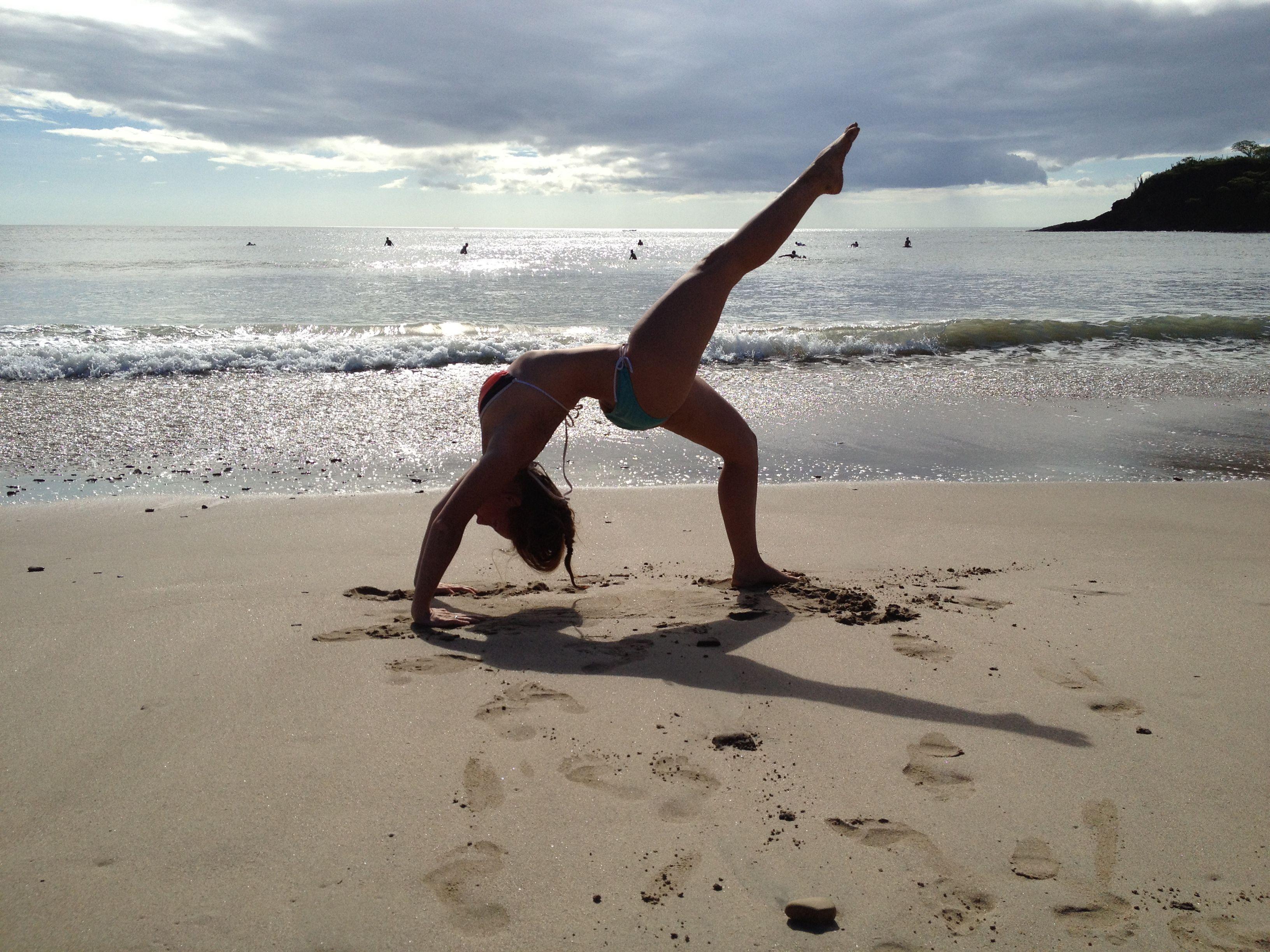 3264x2448 Yoga On The Beach Wallpaper High Quality