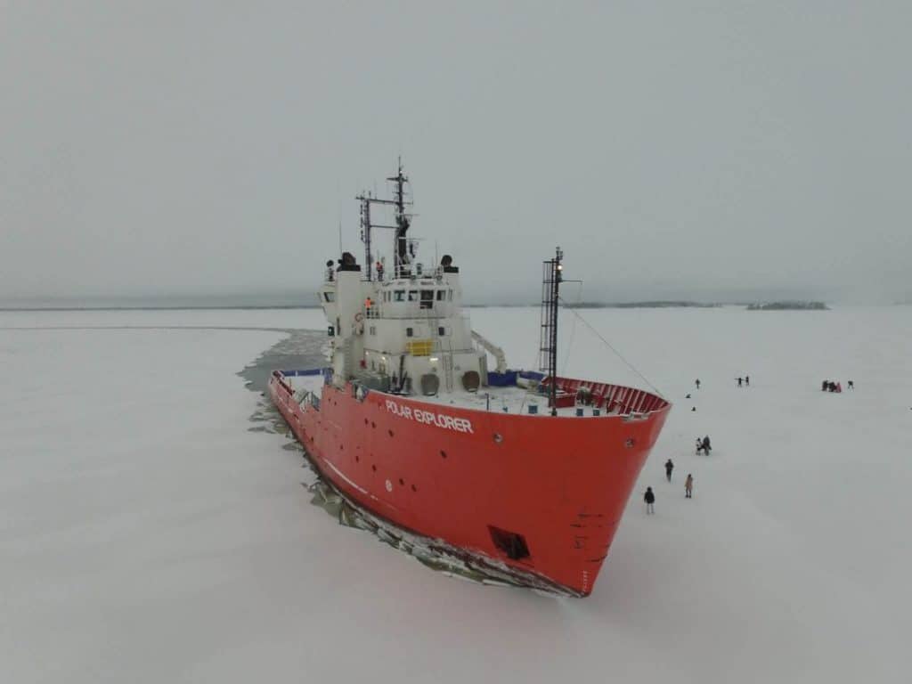 1024x768 Polar Explorer Icebreaker guided tour